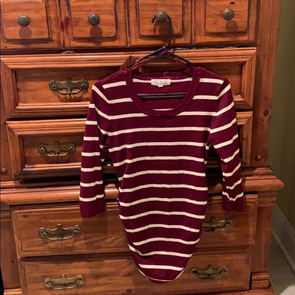 Long sleeve sweater.